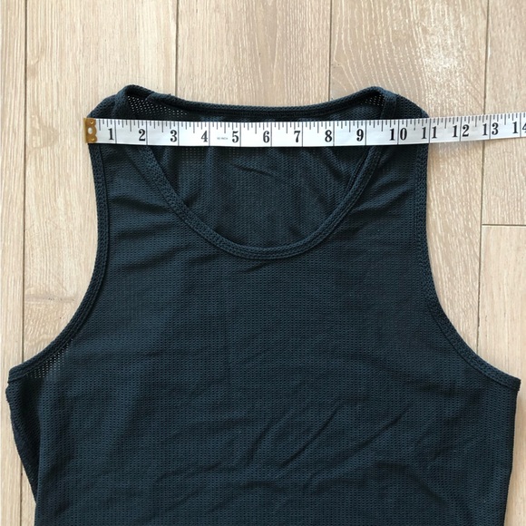 Lululemon Racerback Mesh Tank Top Made in Canada Size 10 - Picture 3 of 9
